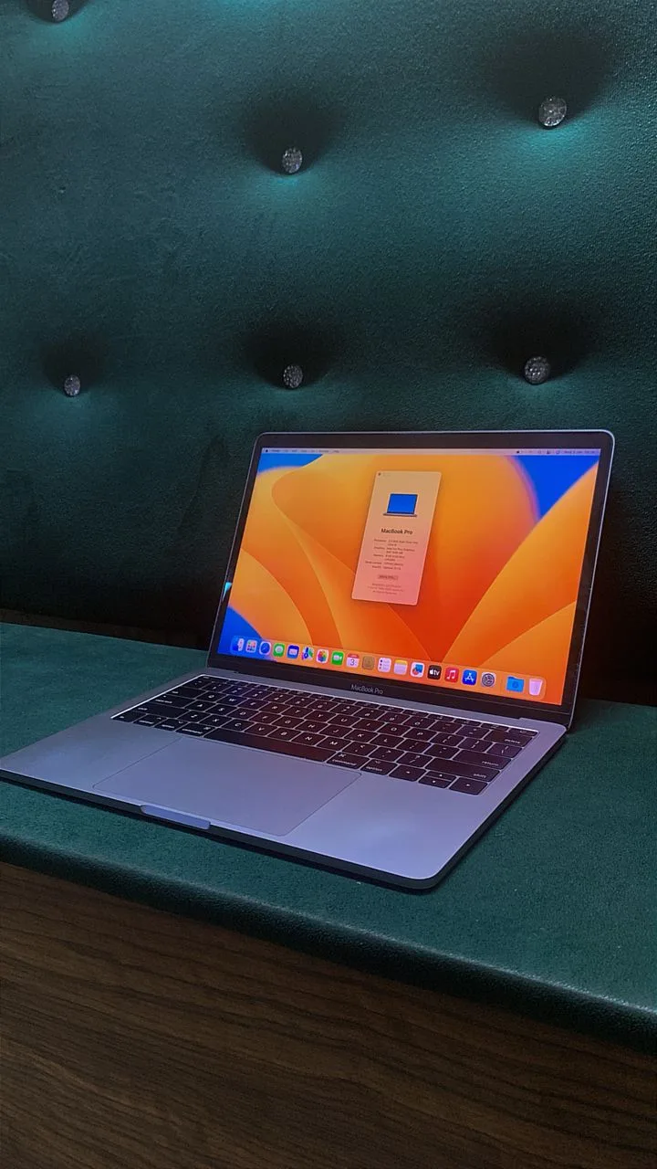 MacBook Pro 2017 Core i5 256gb SSD 8gb RAM