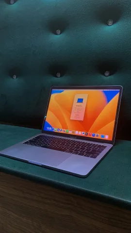 MacBook Pro 2017 Core i5 256gb SSD 8gb RAM